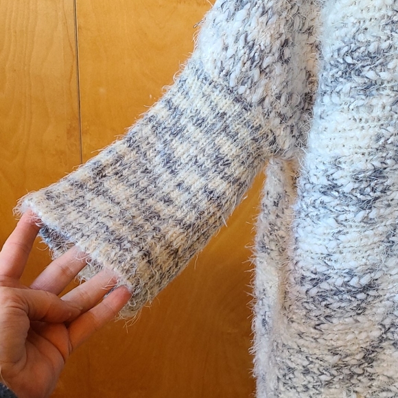 Unbelievably soft Simply Couture sweater - Picture 3 of 7